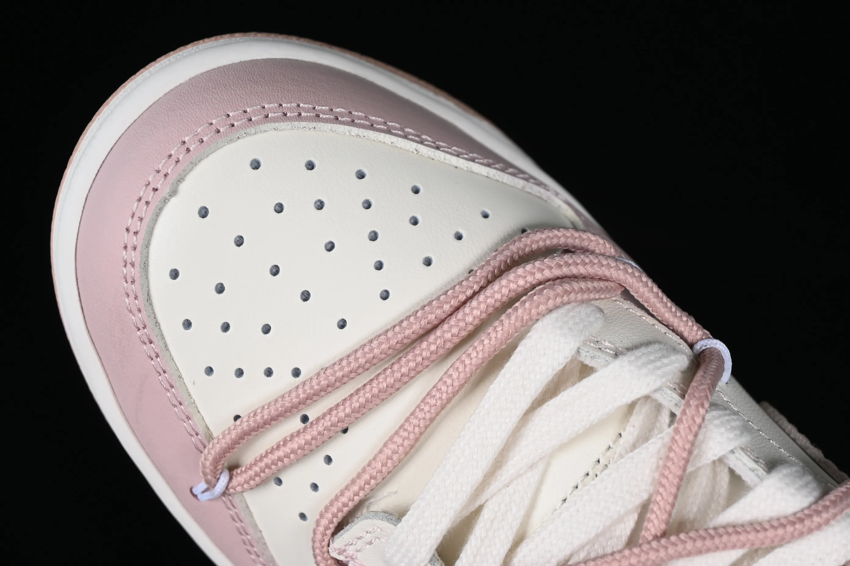 All categories Nk SB Dunk series Nk SB Dunk Low low-top sneakers Nk Dunk Low Spd berry carved rose pink retro sweetheart retro college style SB strap low-top casual sneakers DD1503-118